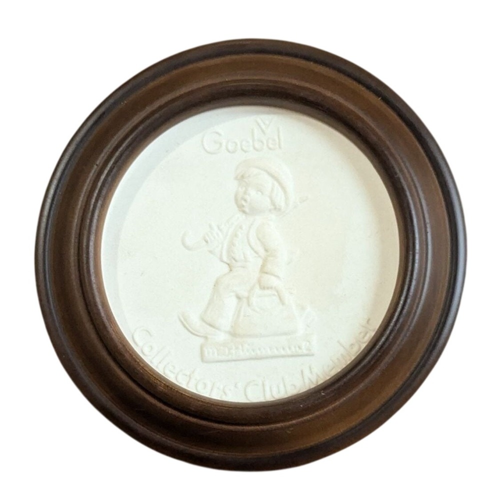Goebel 1978 Collectors Club‎ Member Plaque White Ceramic Wood Frame 6 Inch